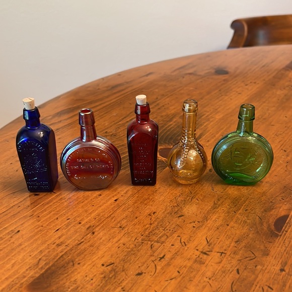Lot of 5 Vintage Little Glass Bottles Wheaton & Elixir - Picture 3 of 14